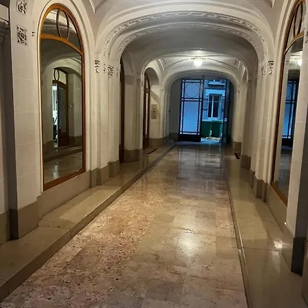 Sous Les Toits De Trocadero Apartment